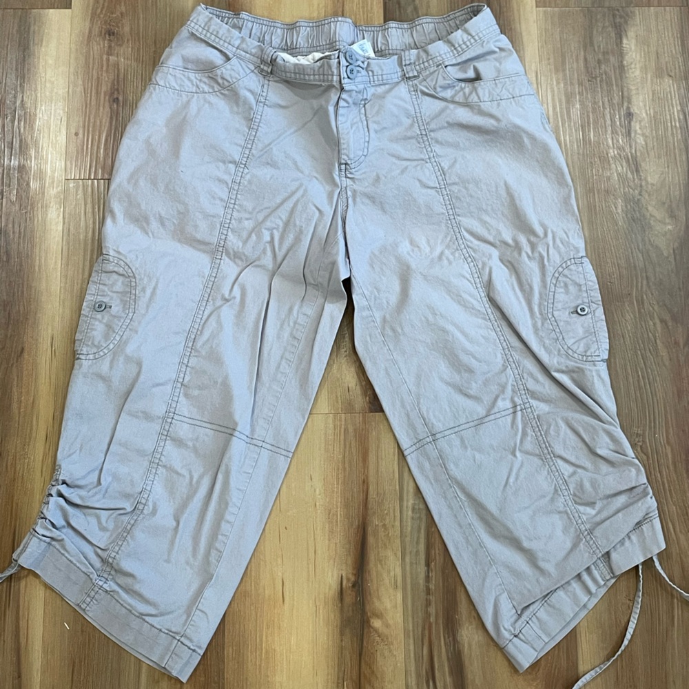 Maternity M Gray casual capri pant